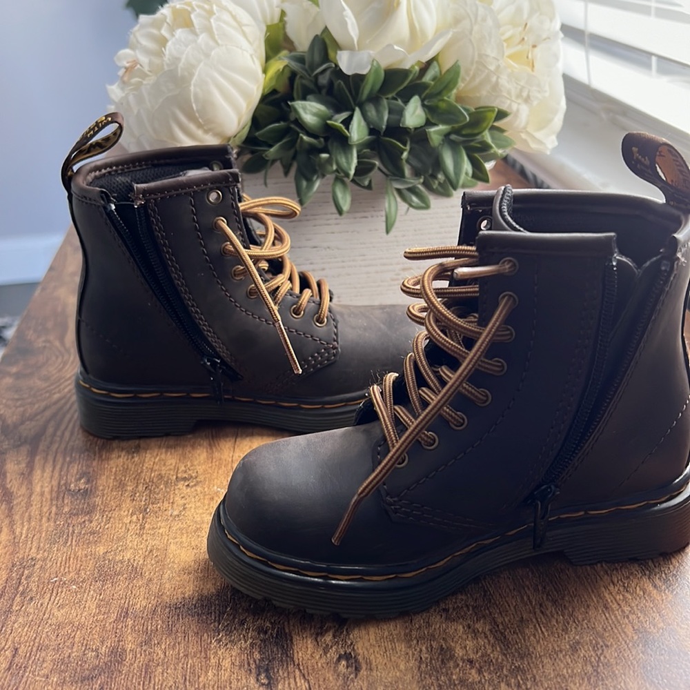 Toddler 9 brown doc martens -like new - Picture 3 of 5